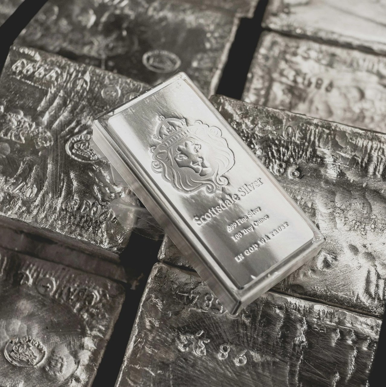 【2026 最全 SLV ETF投資指南】SLV 是什麼？美股股價走勢與成分股解析，月供最強白銀 ETF 回報率及手續費攻略！